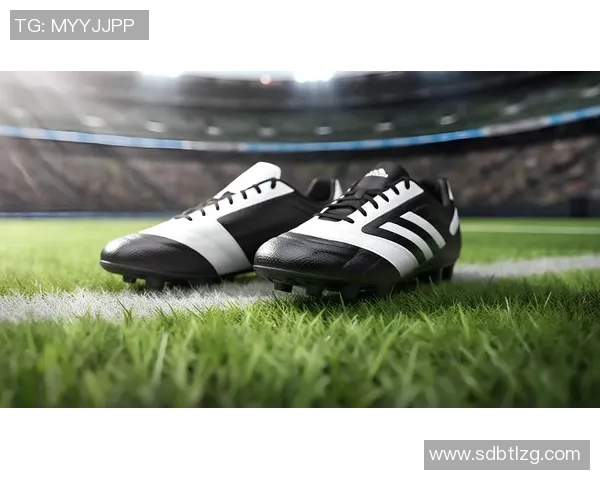 黑底足球球星壁纸，展现运动激情与球场魅力，打造专属足球英雄视觉盛宴